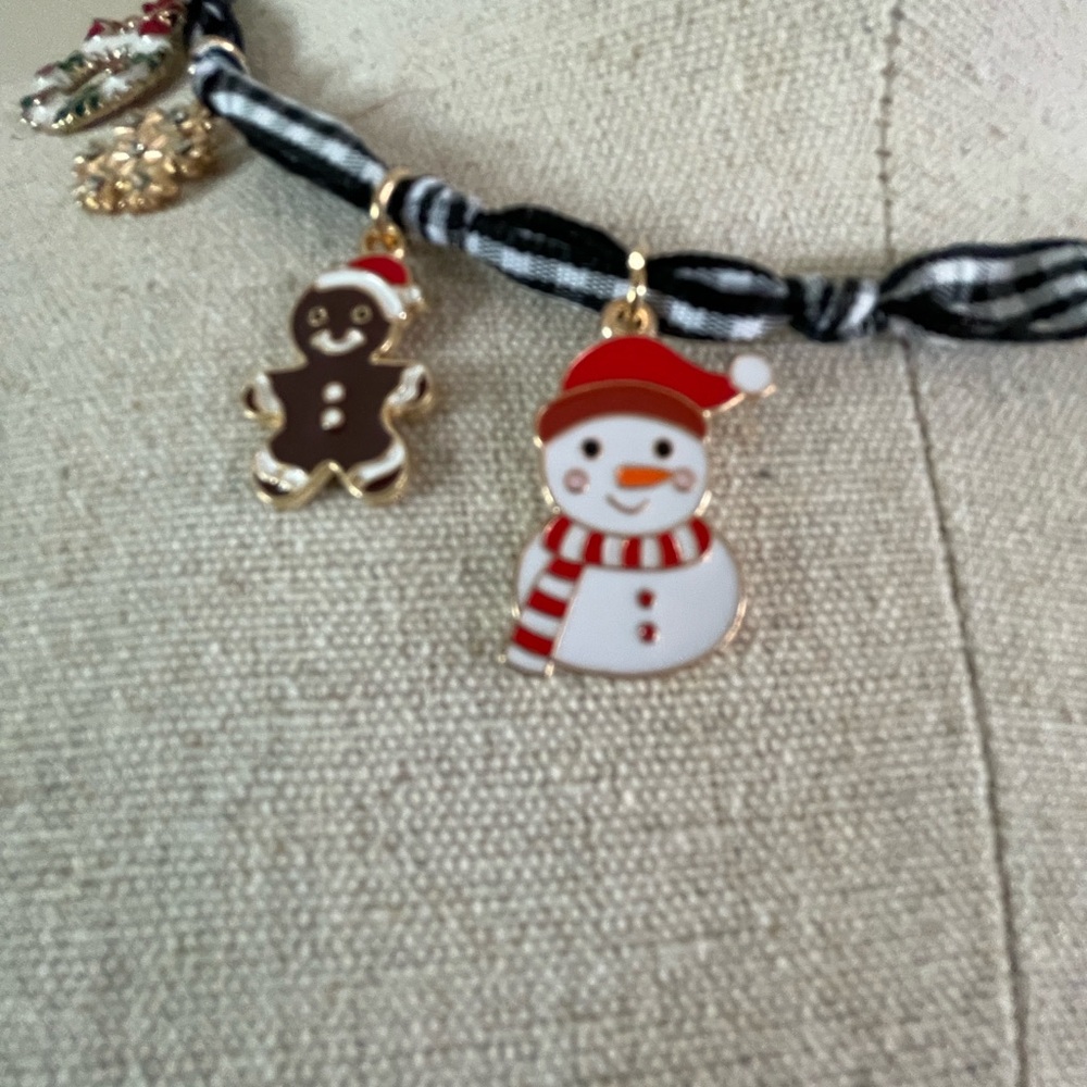 Festive Christmas Charm Necklace 🎄 ☃️Super Cute Gingham Ribbon NWT ✨🎁 - Picture 4 of 10